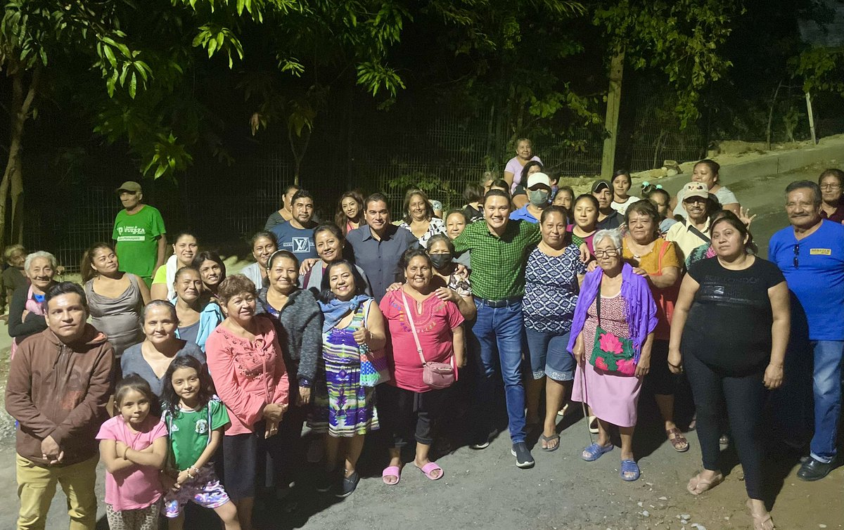 amayorgazuniga's tweet photo. Con El Pueblo Todo Sin El Pueblo Nada #VamosTejiendoRedes #RSPTuxtla #RSPChiapas #YaRugisteJaguar #BuenosDiasATodos #FelizJuevesATodos #BuenDiaMundo @ramirezlalo_ https://t.co/kTtBlMUhg0