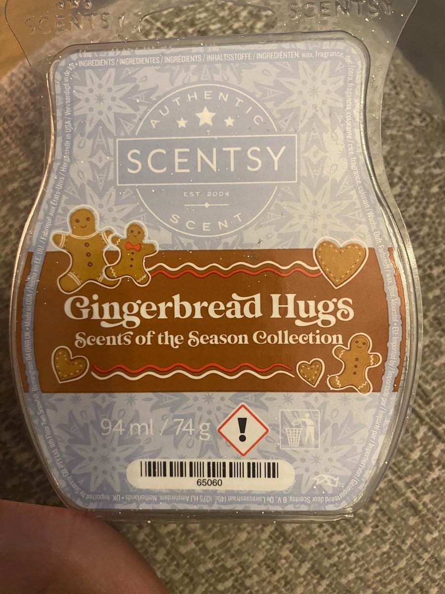 GUYS I BEEN EATIGN THESE FOR LIKE 30 MINUTES THEYRE FUCKING WAX MELTS????