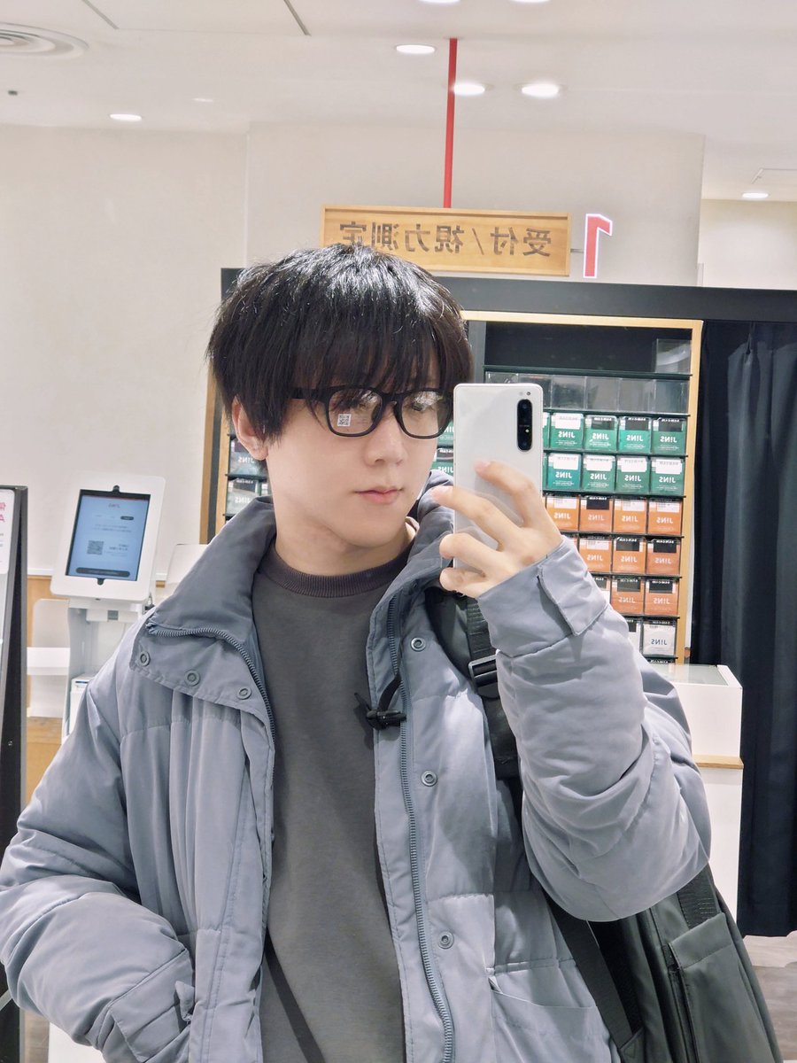 CalpisFowl's tweet photo. 新しい眼鏡 https://t.co/CtshywvAlJ