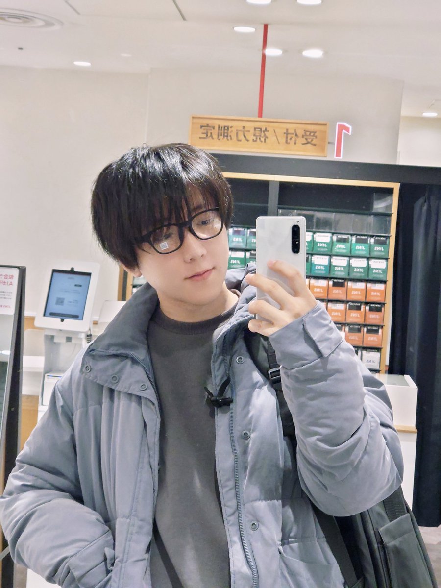 CalpisFowl's tweet photo. 新しい眼鏡 https://t.co/CtshywvAlJ