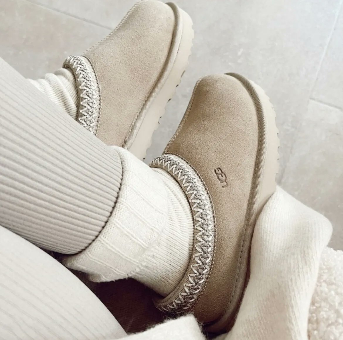 RESTOCKED: UGG Tasman 'Goat'
Only every girl's wishlist and reselling at silly prices!

BUY HERE > tinyurl.com/yrh4krmv