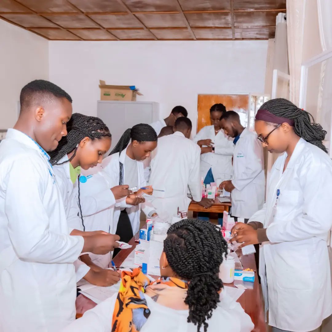 cmsf_rwanda's tweet photo. Caring Hearts❤ Healing Hands✊🏾 Christian medical  Doctors Impacting Lives😇. a medical outreach that took place at kanyinya health center. We thank everyone who contributed to the success of this outreach in a tangible or intangible way especially @RCMDO_ &amp; @cmsf_rwanda. 🤗❤ https://t.co/nYQG2nFFhw