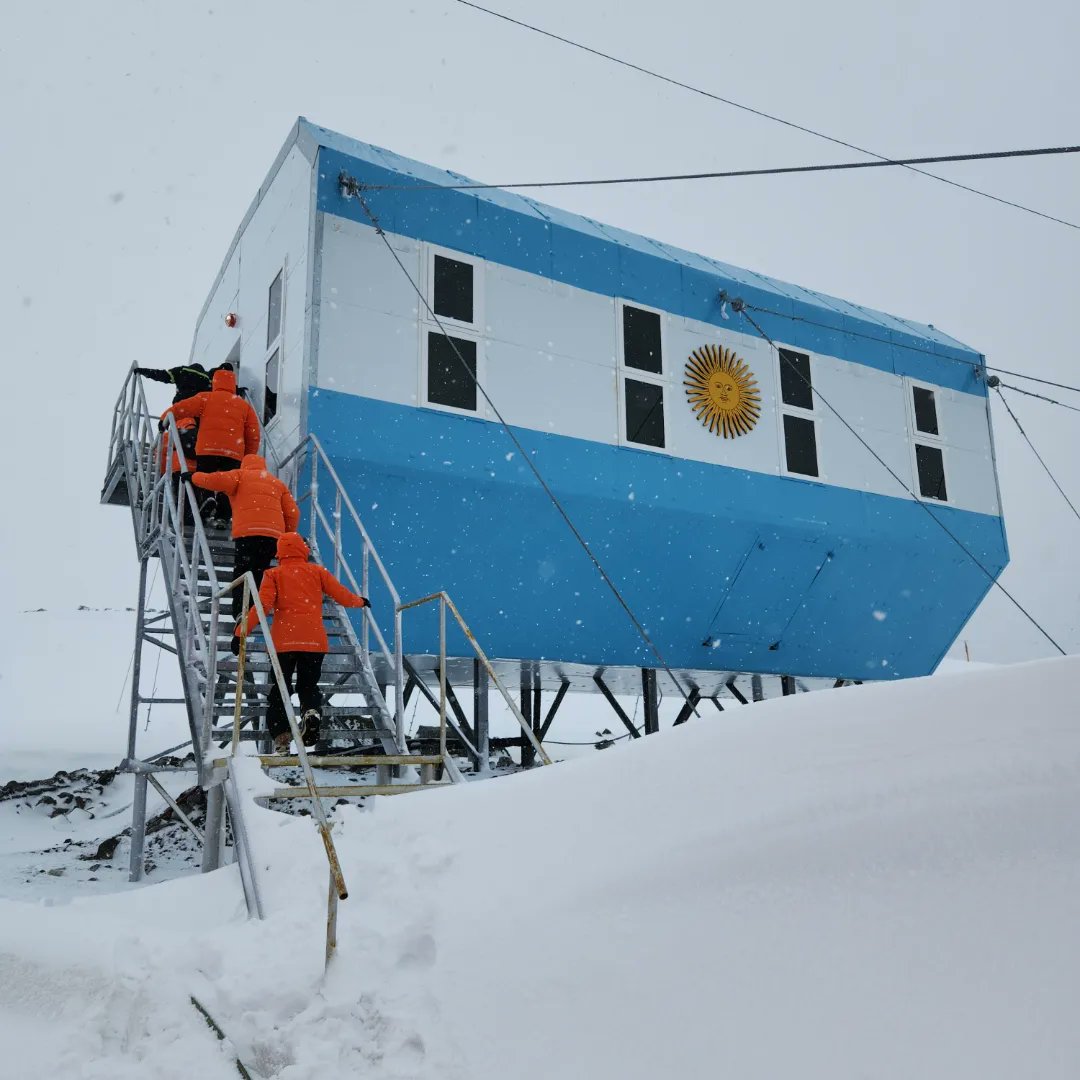 dna_iaa's tweet photo. Los grupos de trabajo realizarán estudios de #Monitoreos, aves y ciencias sociales. Además, se reforzó el depósito polar de Marambio, nodo clave para el desarrollo de la campaña en esa zona.
¡Buena campaña!
#CAV #CampañaAntartica #AntartidaArgentina #Skuas https://t.co/tveQl4NkId