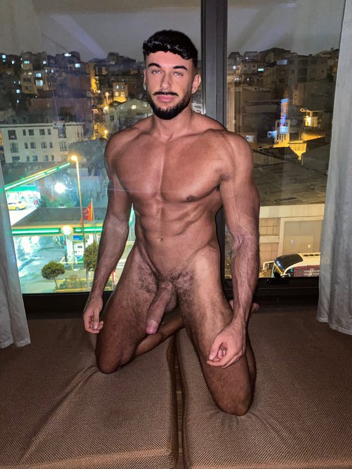 I hope they liked the view 😈 https://t.co/tZDKwRp2J5