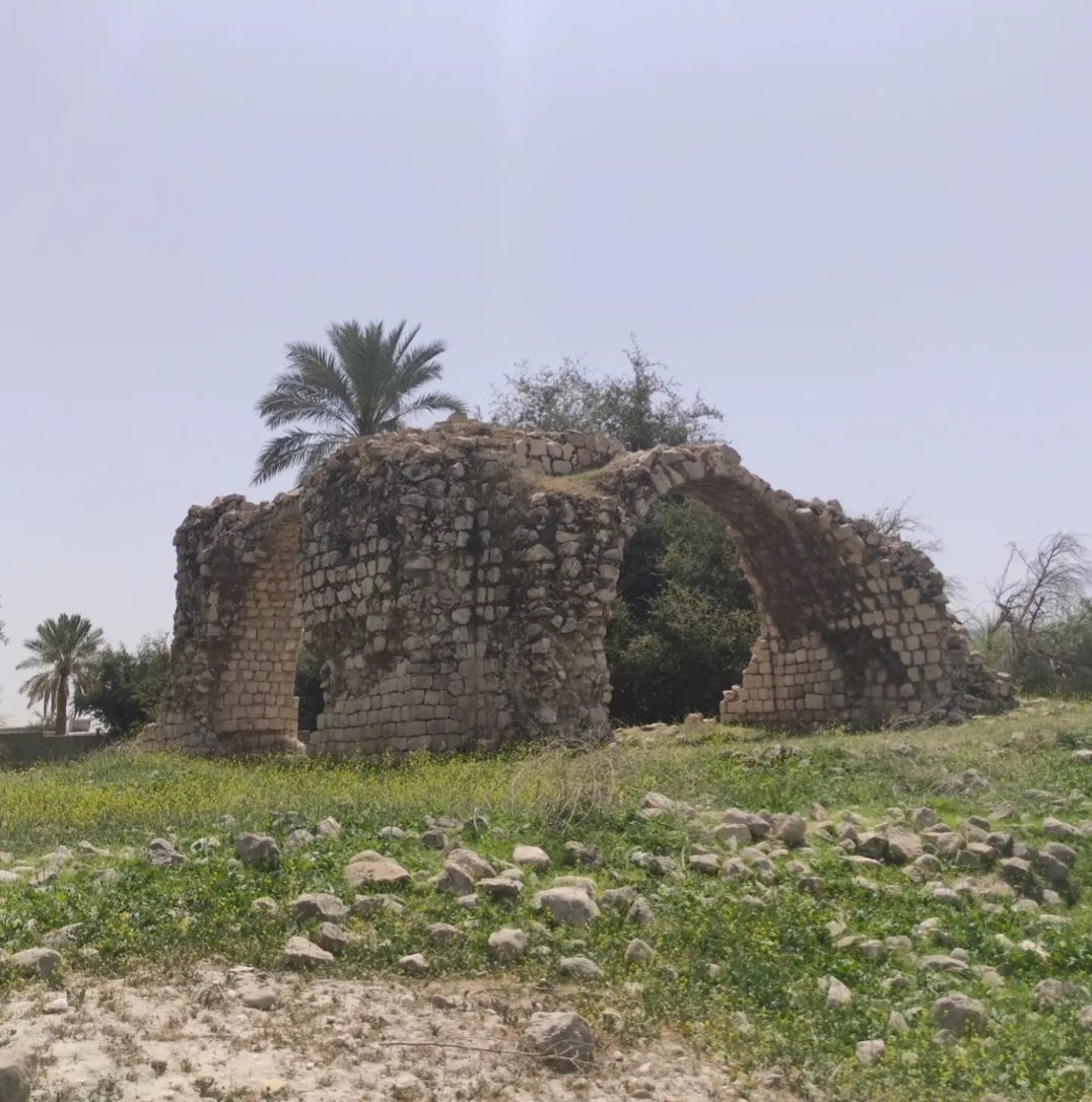 MobinSarayloo's tweet photo. The diameter of the dome of this fire temple is about 5 m and its height is about 13 m, and its walls were probably decorated with plaster and paint, this fire temple is probably one of the small Sassanid #firetemples.#Zoroastrianism #archeology #Temple https://t.co/gtUDtijNIb