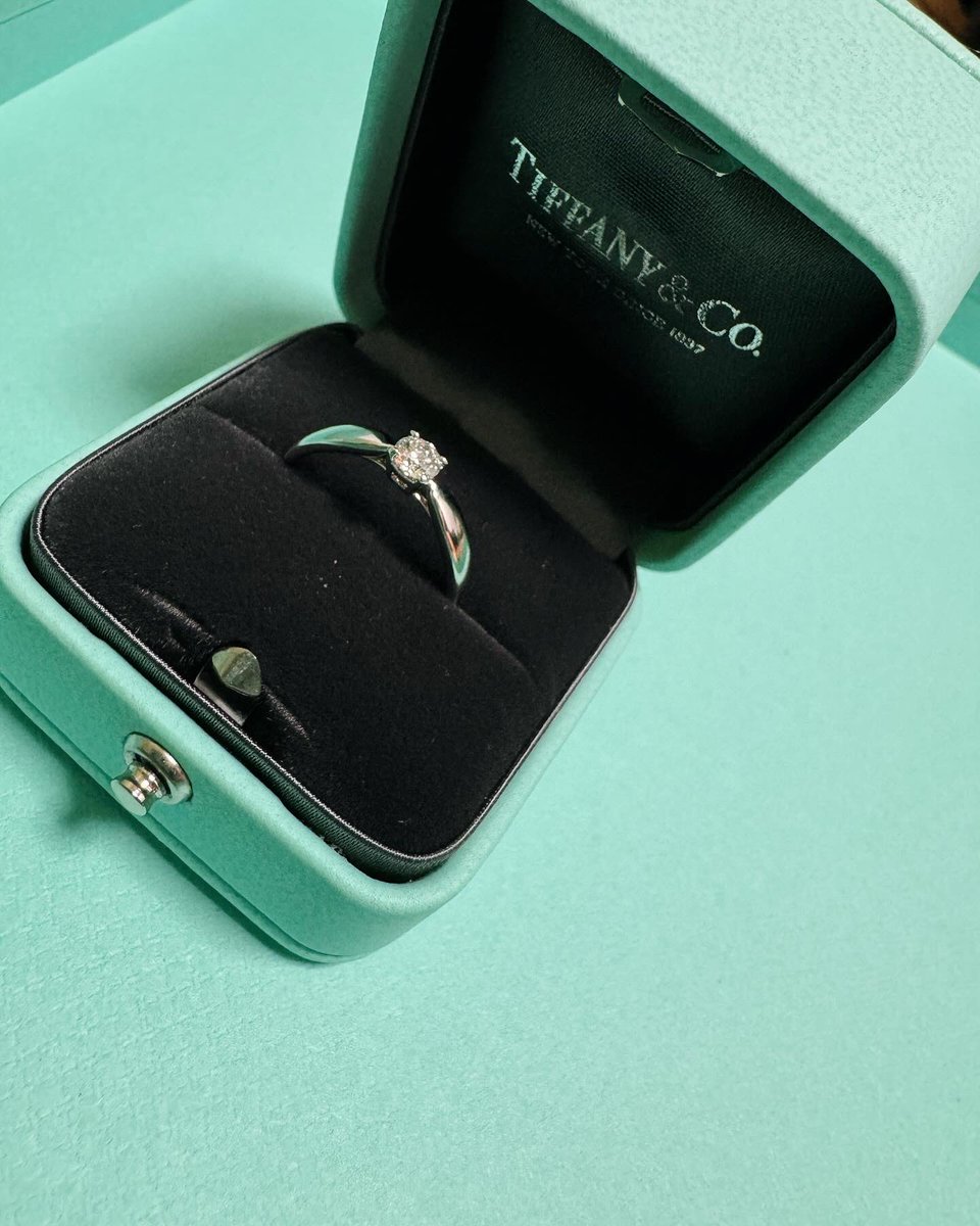 ににに tweet media