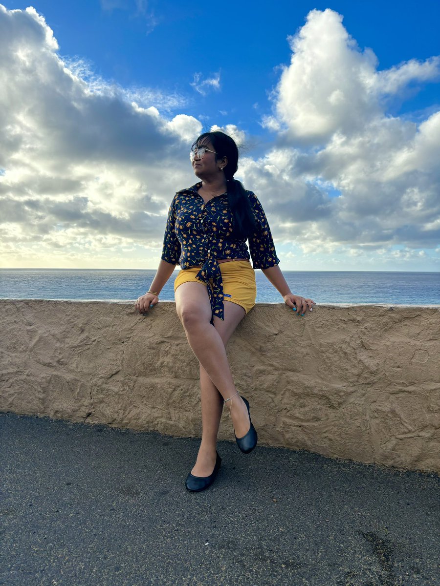 venus_mp's tweet photo. ☀️ Lost in the Paradise 🌊

Hawaii Day#1️⃣: Toured around the mesmerizing Oahu Island⛰️. Visited many beautiful beaches🏖️, botanical gardens💐, farms and plantations🍍. Highlight of the day definitely would be seeing five rainbows 🌈 in one day. #Vacation #Hawaii https://t.co/m5ySjkGPVz