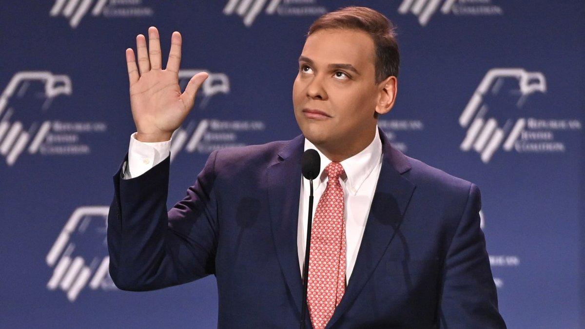 RpsAgainstTrump's tweet image. 🚨BREAKING:

George Santos says he'll NOT run for reelection: "As my family deserves better than to be under the gun from the press all the time."

Hit the 'like' button if you think he should resign from office immediately.