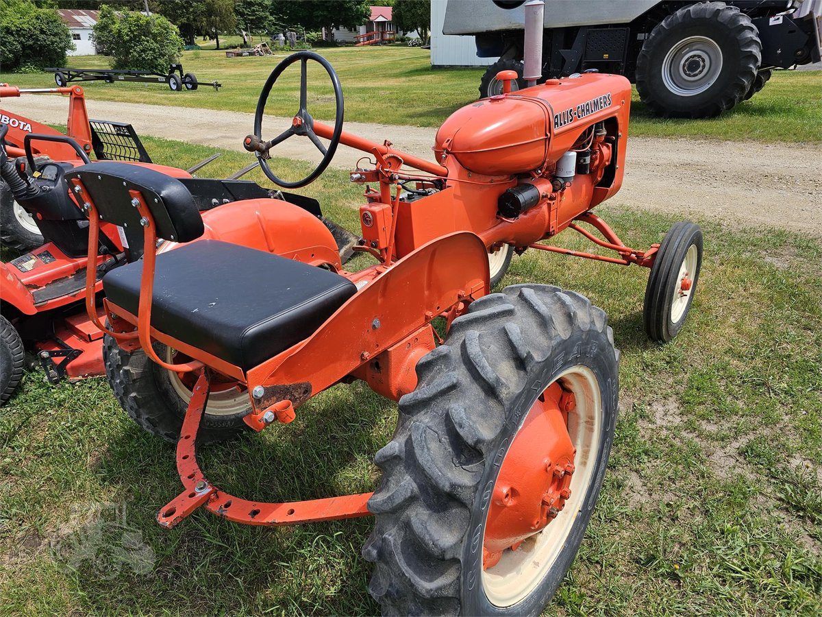 TractorHouse's tweet photo. Talk about a throwback😲 This ALLIS-CHALMERS C is taking us back all the way to the year 1944! Selling on #TractorHouse for $2,750 🙌
Check it out: https://t.co/dx2PeAK5Wt
#TractorThrowback #ThrowbackThursday #Thursday #Throwback #AllisChalmersC #AntiqueTractor #TractorHistory https://t.co/Bk1fI9syaA