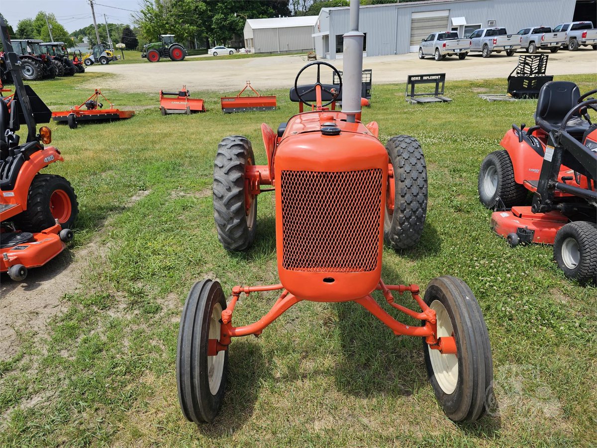 TractorHouse's tweet photo. Talk about a throwback😲 This ALLIS-CHALMERS C is taking us back all the way to the year 1944! Selling on #TractorHouse for $2,750 🙌
Check it out: https://t.co/dx2PeAK5Wt
#TractorThrowback #ThrowbackThursday #Thursday #Throwback #AllisChalmersC #AntiqueTractor #TractorHistory https://t.co/Bk1fI9syaA