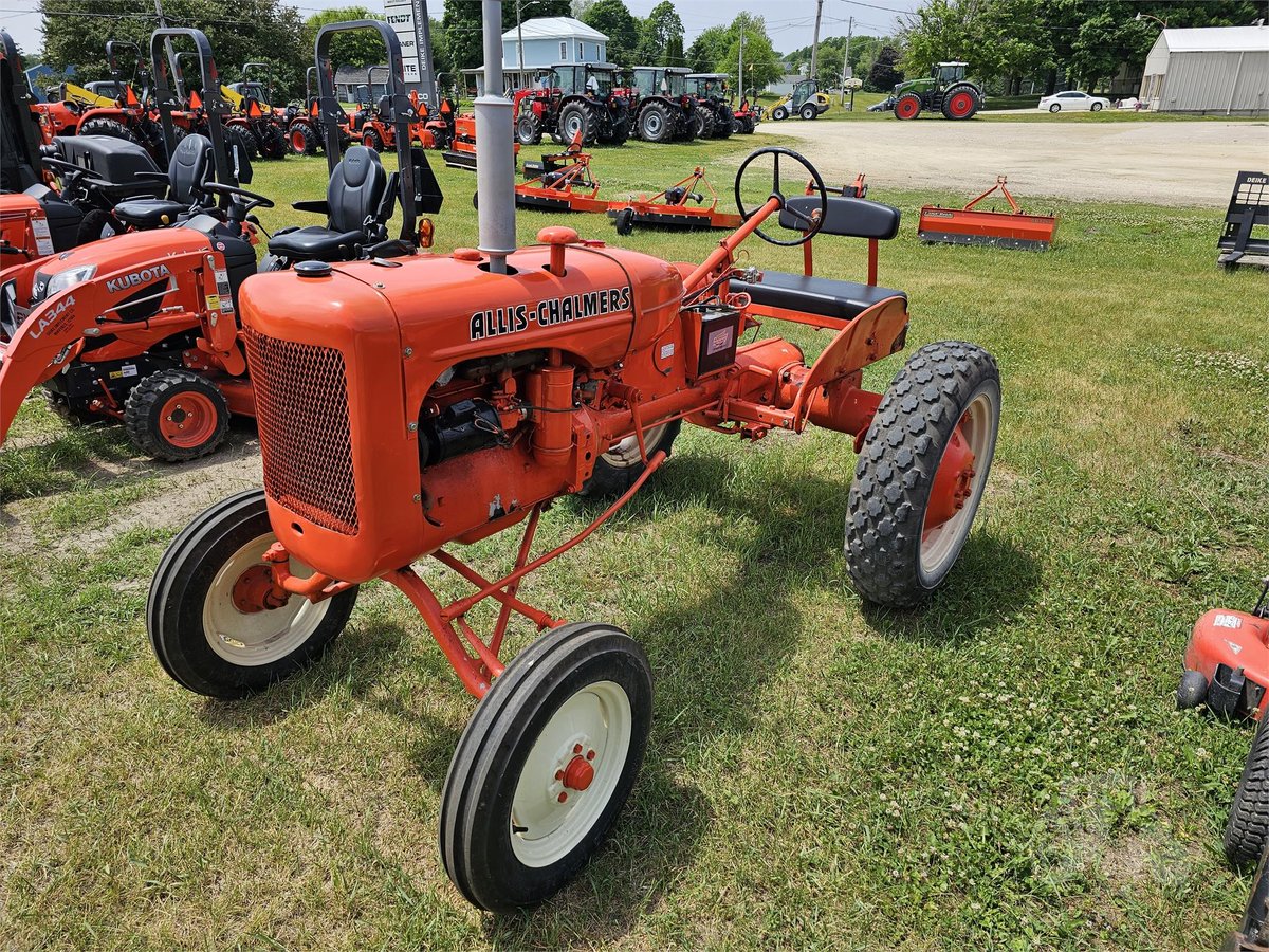 TractorHouse's tweet photo. Talk about a throwback😲 This ALLIS-CHALMERS C is taking us back all the way to the year 1944! Selling on #TractorHouse for $2,750 🙌
Check it out: https://t.co/dx2PeAK5Wt
#TractorThrowback #ThrowbackThursday #Thursday #Throwback #AllisChalmersC #AntiqueTractor #TractorHistory https://t.co/Bk1fI9syaA