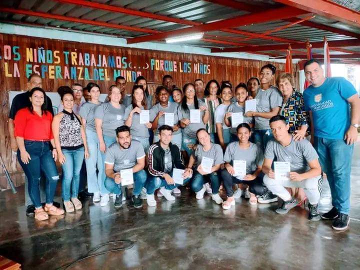 Felicidades para los jóvenes universitarios miembros del Contingente "Educando por Amor". Gracias por su compromiso y entrega a la educación cubana 🇨🇺
#CienfuegosXMásVictorias
#UnidosXCuba