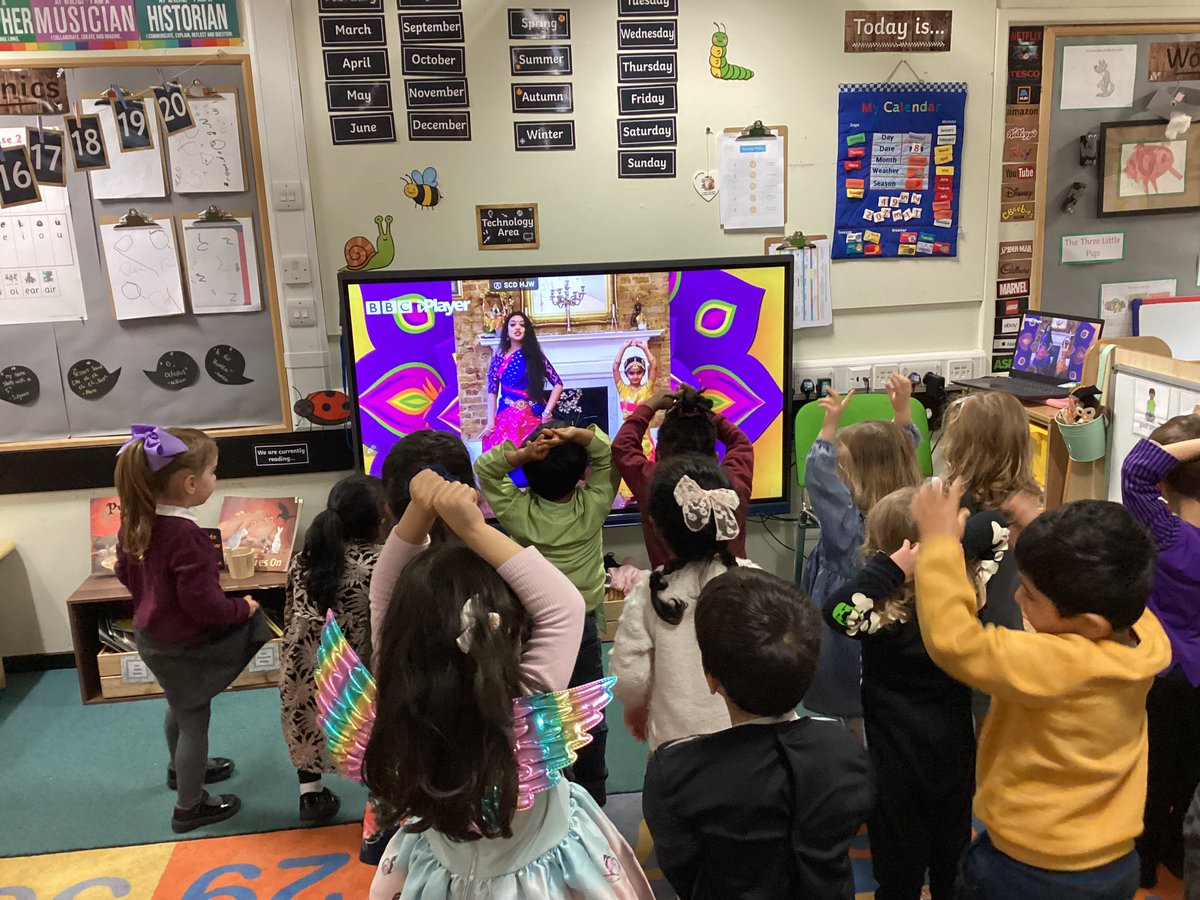 WorrygooseEYFS's tweet photo. What a week FS1 have had celebrating Diwali!  A parent came in to show us family Diwali photos and taught us the story of Rama and Sita, we learnt a dance and made our own Diya lamps🎆 https://t.co/38GarZTIfw