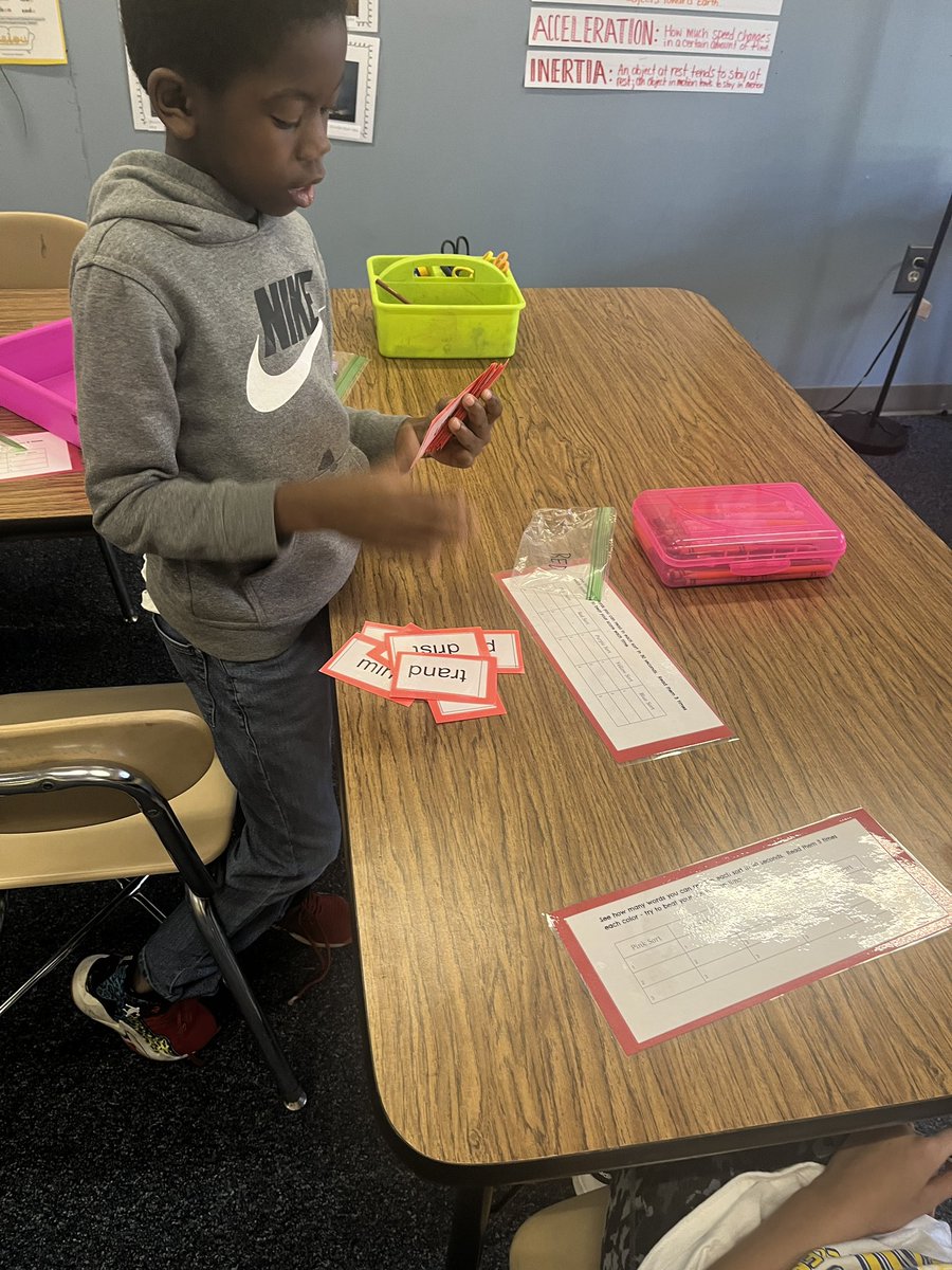 khoov78's tweet photo. Literacy stations in my enrichment special!!! #fluency #vocabulary #prefixes #suffixes #schwa @MrsVicksClass @Lead_Mine 📚💙💛🐆👩🏼🏫✏️ https://t.co/341Alu9811