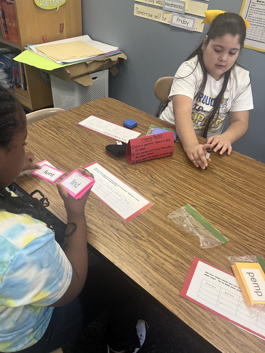 khoov78's tweet photo. Literacy stations in my enrichment special!!! #fluency #vocabulary #prefixes #suffixes #schwa @MrsVicksClass @Lead_Mine 📚💙💛🐆👩🏼🏫✏️ https://t.co/341Alu9811