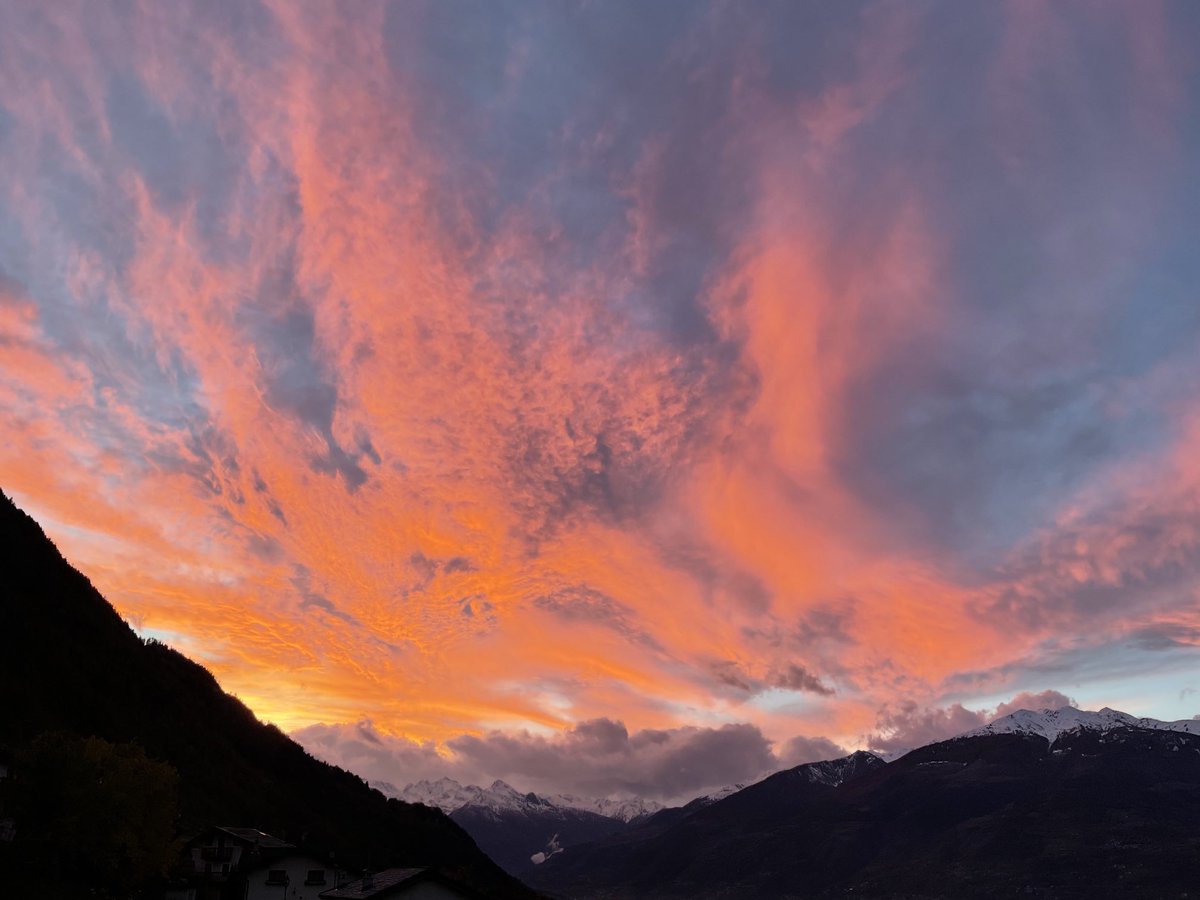 messelod's tweet photo. Tramonto https://t.co/6jKTl9kacs