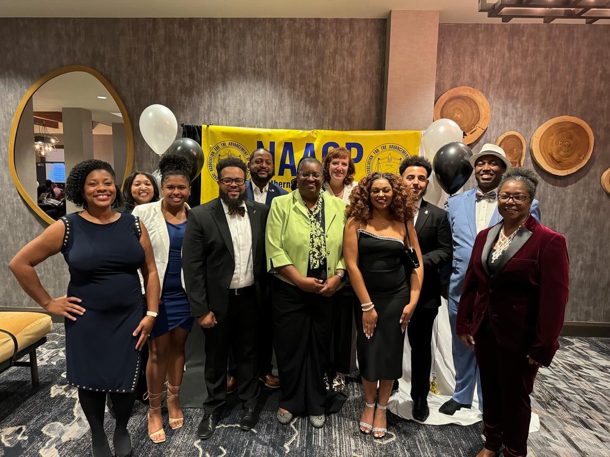 NKU_AASI's tweet photo. Last Friday, the NKY Branch NAACP presented our office and the NKU Black Alumni Council with $2,000 checks to go toward AASI's Foundation and BAC's Endowment Scholarship during their 23rd Annual Freedom Fund Gala! Thank you NAACP! https://t.co/wY8uFz2TZQ