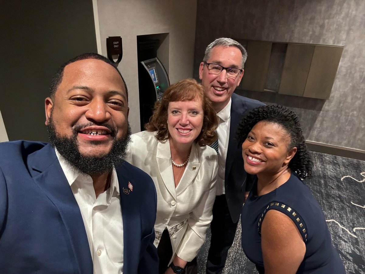 NKU_AASI's tweet photo. Last Friday, the NKY Branch NAACP presented our office and the NKU Black Alumni Council with $2,000 checks to go toward AASI's Foundation and BAC's Endowment Scholarship during their 23rd Annual Freedom Fund Gala! Thank you NAACP! https://t.co/wY8uFz2TZQ