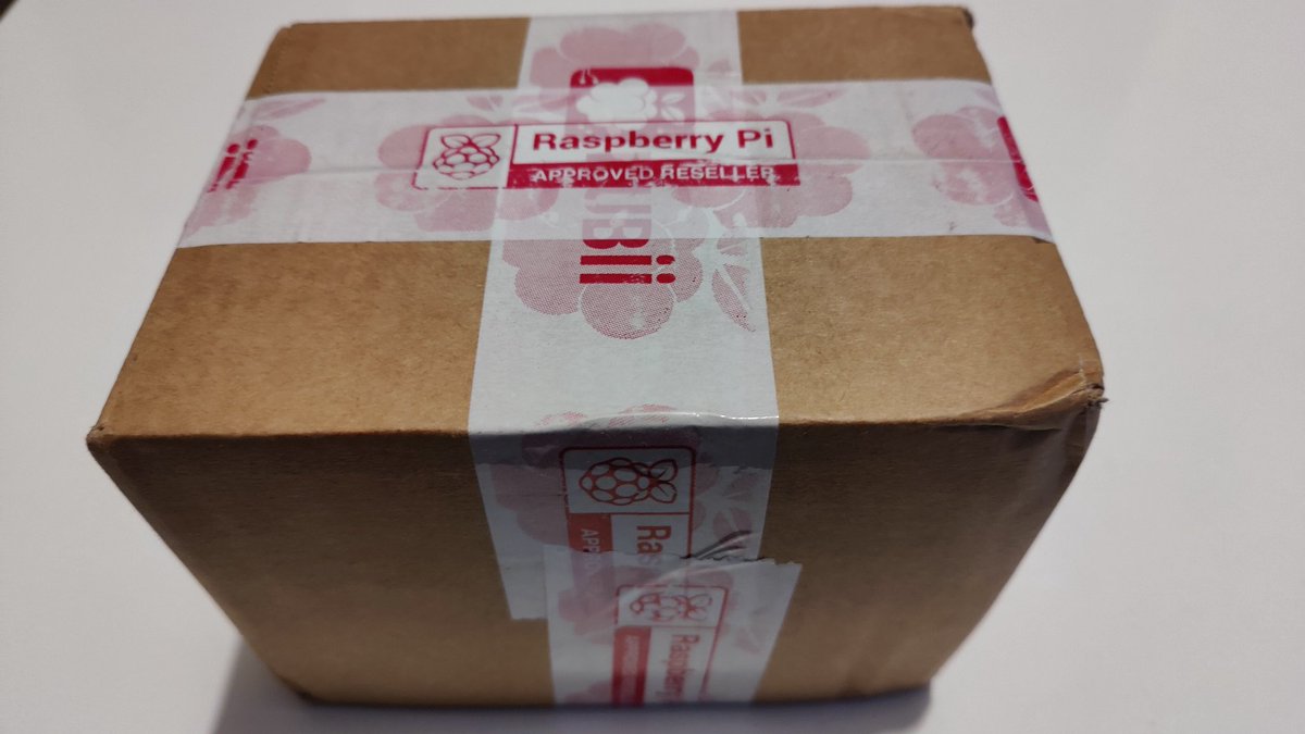 _fradz_'s tweet photo. Oh oh.
Un cadeau de chez @Kubii_RPi #raspberrypi #approvedreseller viens d'arriver. https://t.co/kJwV6BlhiE