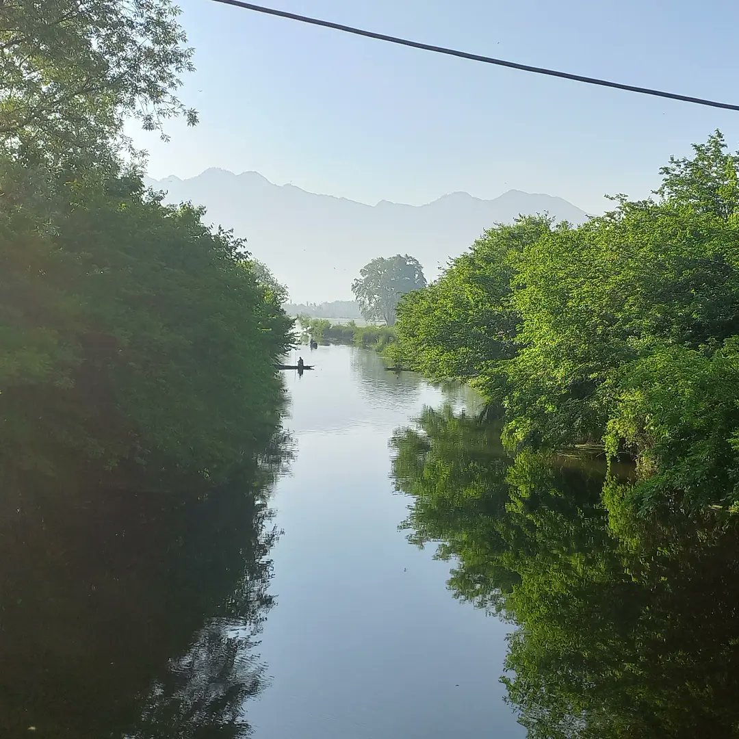We live in a world of brilliant contrasts #Kashmir 2023