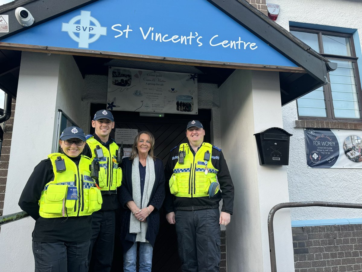 Fantastic to meet our local #ElyNPT @swpolice team @HiGrandAvenues today! We’ve even sorted plans for Santa’s grotto this year! 🎅