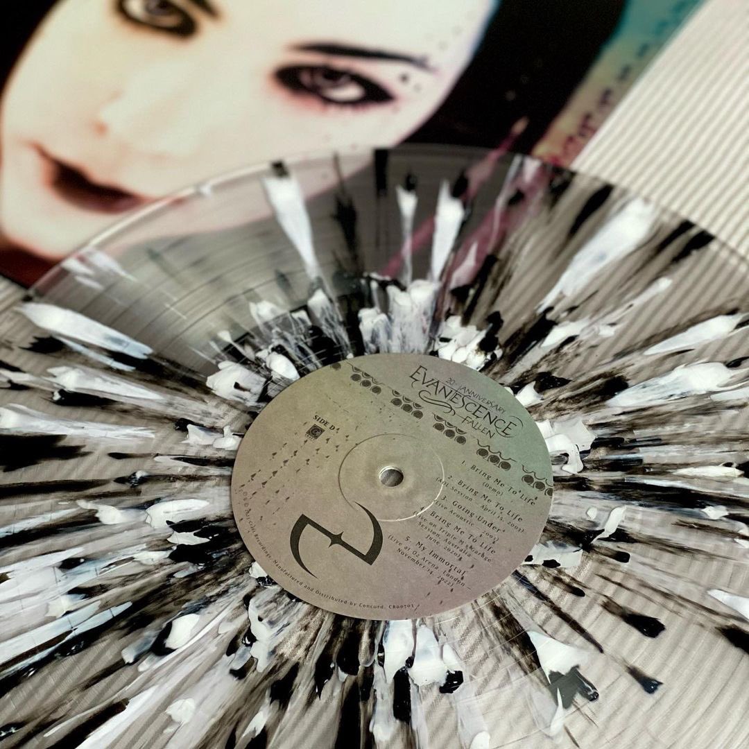 EvaWebsite's tweet photo. Fallen 20th anniversary 😍
Will you get a copy?
📸 • mattsvinyl2626
#evanescence #fallen #fallen20th https://t.co/NgsgsYX9c4