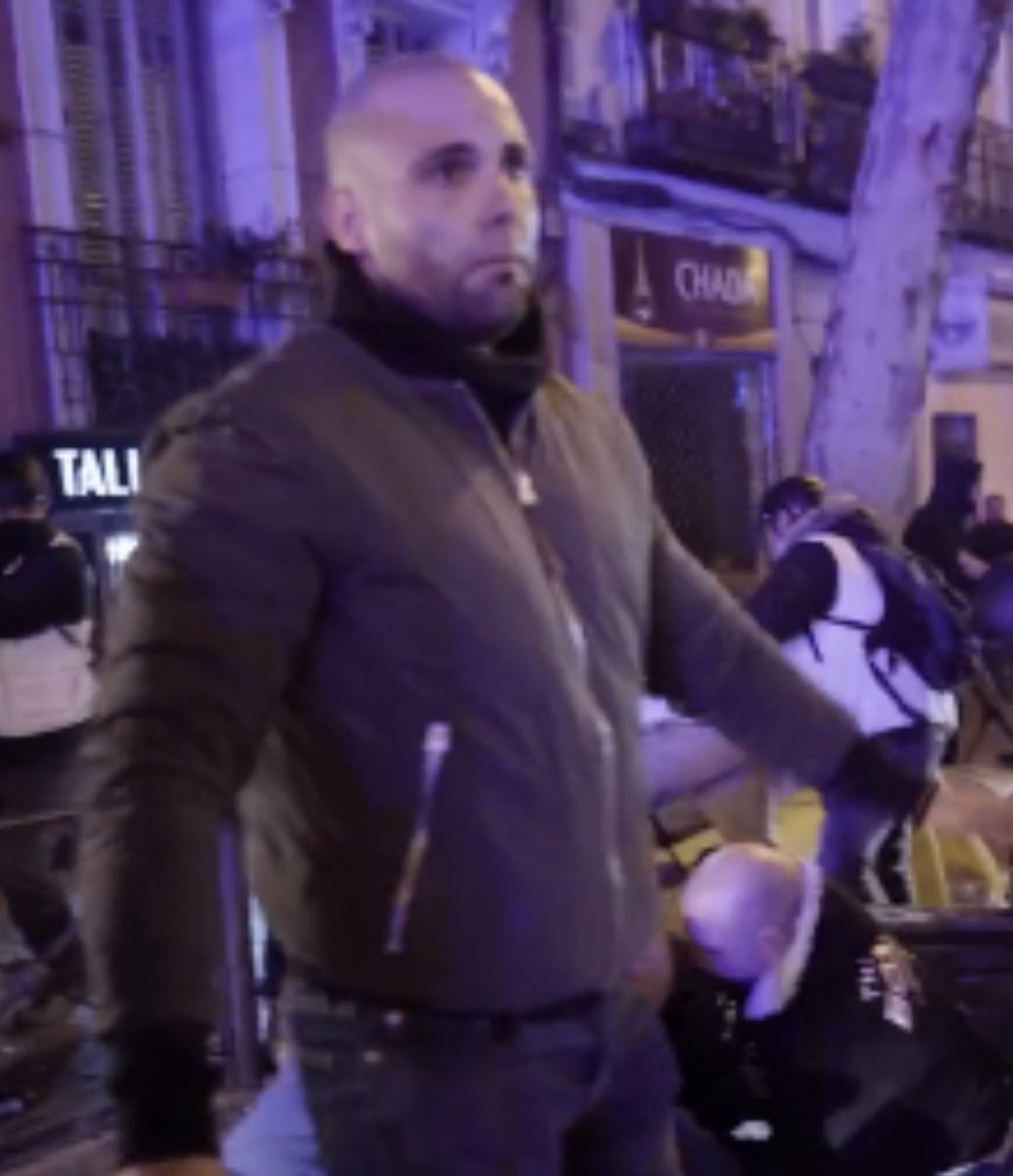 Pugilato2014's tweet photo. ¿Estás a favor de que este policía infiltrado sea sancionado y expulsado por detener a chavales de manera ilegal? https://t.co/cBMrOXkdwK