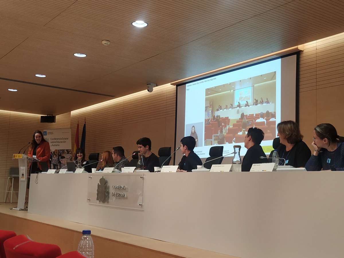 Raúl cursa 4º de la ESO y Pablo y Mario, 1⁰ de Bachillerato. Los tres son estudiantes del IES Guadarrama y comparten su experiencia, sus preferencias e intereses, así como la importancia del apoyo de sus compañeros en la #ConferenciaEducaciónAutismo