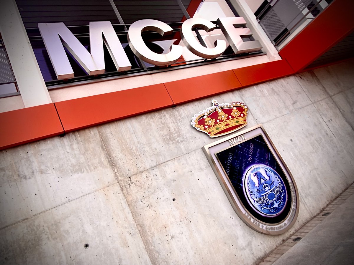Defensagob's tweet photo. Nuestros expertos en ciberseguridad del #MCCE @EMADmde han demostrado su gran nivel al ganar la V Ciberliga Nacional, una competición organizada por la @guardiacivil que reúne a los mejores equipos del ámbito nacional. ¡Felicidades por vuestro merecido triunfo! 💻🔐🏆 #Ciberseguridad