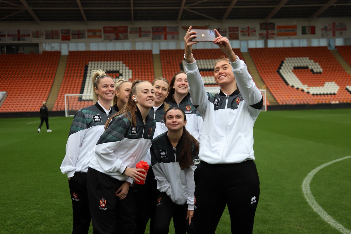 MoorsLadies's tweet photo. 𝗧𝗵𝗲 𝗽𝗵𝗼𝘁𝗼𝗴𝗿𝗮𝗽𝗵𝗲𝗿                 𝗧𝗵𝗲 𝗽𝗵𝗼𝘁𝗼 https://t.co/sjyKNmvfIA