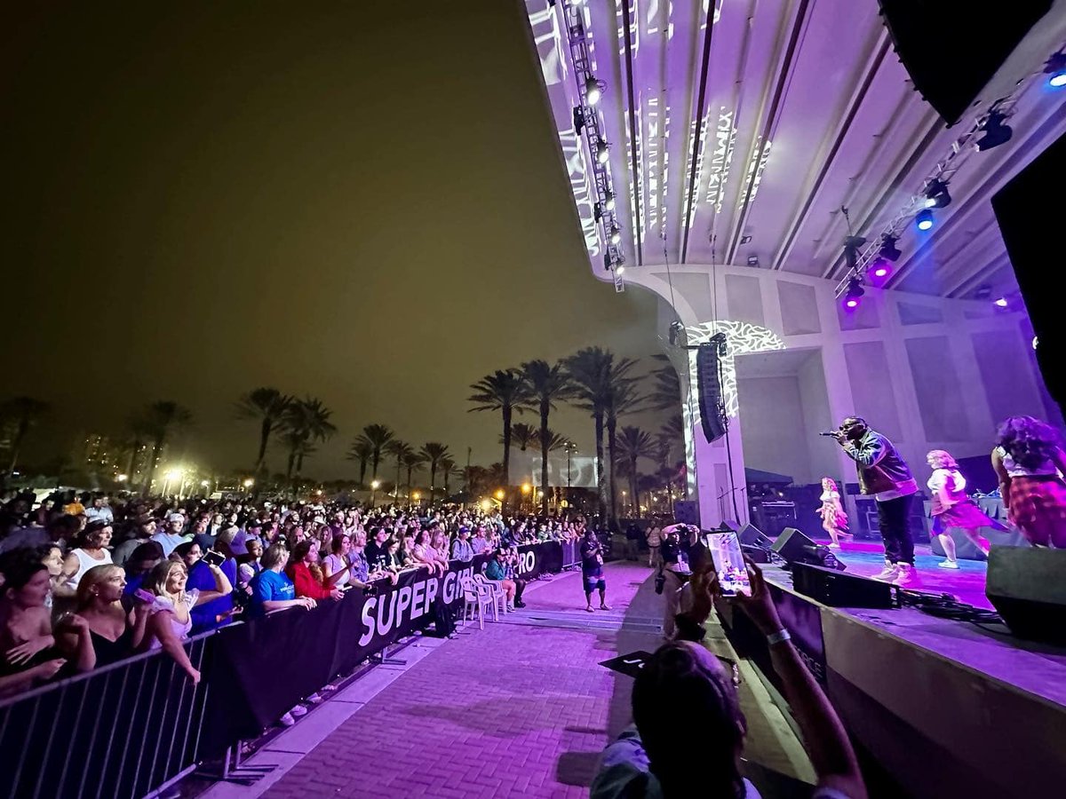 OufahMusic's tweet photo. . @omimusiconline live at Super Girl Pro 🙌🎶 What an amazing performance!

CANDY 🍭 NEW SINGLE 🍭 FRIDAY

Pre-save/pre-add: https://t.co/kxTpXjwJDS

#OMIArmy #Jacksonville #Florida #OMICANDY https://t.co/6EUuhTkbDm
