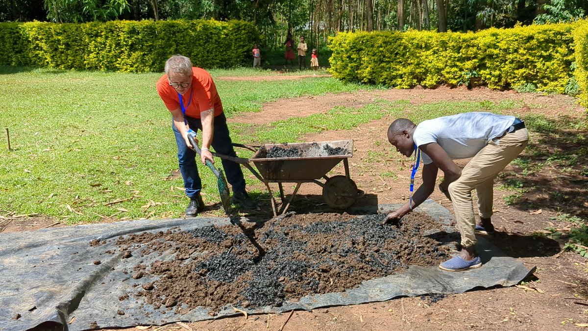 We empower women &amp; youths to educate on carbon removal. 

Farmer Everlyne Wafula &amp; <a href="/plantvillage/">PlantVillage</a> Bramwel Nati showcased biochar making with Kon-Tiki Kilns in Bungoma, 🇰🇪 during <a href="/ryangeftmangold/">RYAN GEFTMAN-GOLD</a> visit. 

Biochar mixed with manure boost yields significantly.
bit.ly/40EeoSD