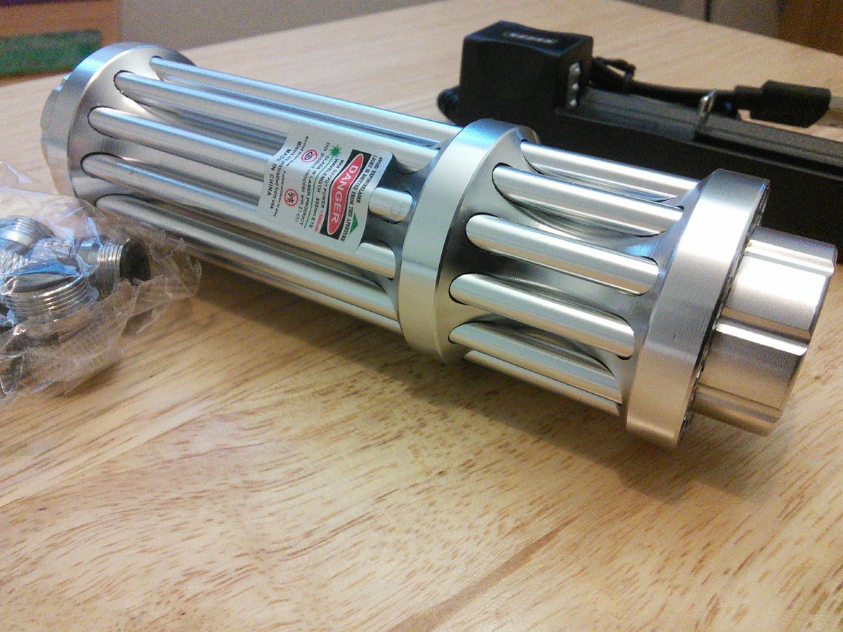 ChrisElisonUK's tweet image. New eBay toy - 532nm, God knows how many milliwatts (label says &amp;lt;5W). Label says class III, but probably class IV. Solid metal, nice weight to it. Supplied 18650 cell is branded &apos;Vastfire&apos;, doesn&apos;t inspire too much confidence in it 🔥😆 #lasers #laserpointers