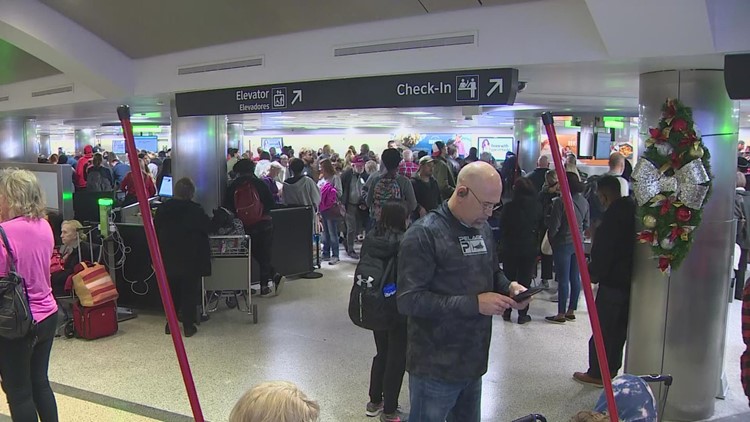Heads up, Houston! If you're traveling for Thanksgiving, <a href="/iah/">Bush Airport</a> and <a href="/HobbyAirport/">Hobby Airport</a> expect record crowds and the extended travel period spans from Nov. 16 to Nov. 28. 

<a href="/TroyKlessTV/">Troy Kless</a> broke down predictions: khou.com/article/news/l…