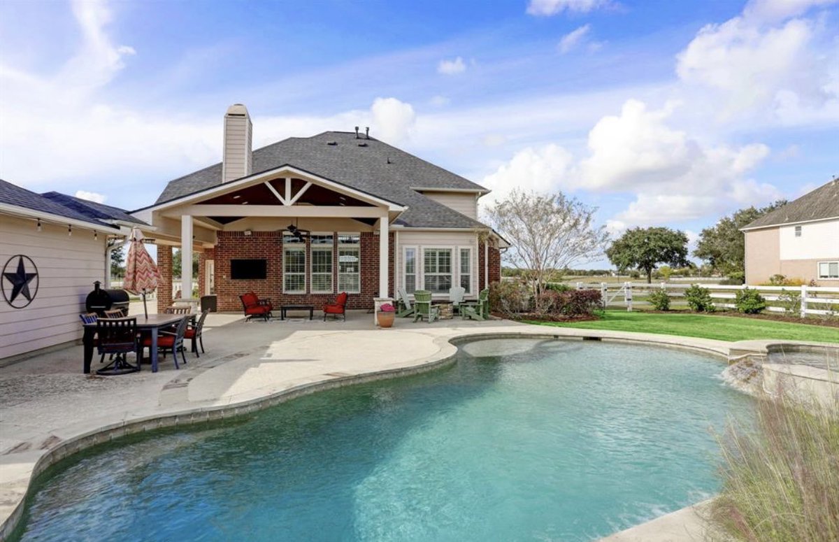 estransky22's tweet photo. 🌟 JUST LISTED 🌟 
4 Bed 🛏️ - 3.5 Bath 🛁 
*3 Car Detached Garage* 
📍 Richmond, TX - $750,000 - Check out this gorgeous 2-Story home in Bridlewood estates! Featuring large backyard patio with a lovely POOL! Call me for a private tour today!  832-741-1717 https://t.co/TIrv4wPUQ7