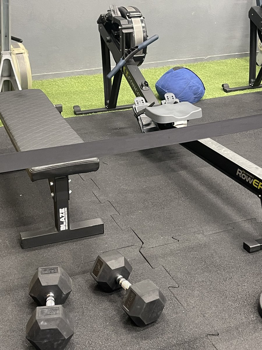 polyzasp's tweet photo. For time
8 rounds of
15 cal. Row
10 bench press 2x22.5kg
5 shoulders rack squat 50kg
Cap: 20 minutes
@atplabtraining https://t.co/Z8tivyahGx