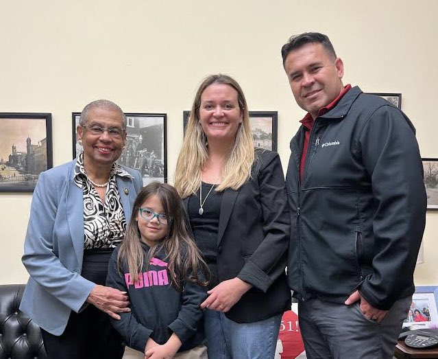 molliebellis's tweet photo. This week, we were able to meet with @EleanorNorton to discuss what it’s like being a @dcpublicschools student living with #epilepsy Ava told her story and shared her hope for #seizuresafeschools legislation @EpilepsyFdn @CMRobertWhiteDC @charlesallen https://t.co/njcKlkwQXA