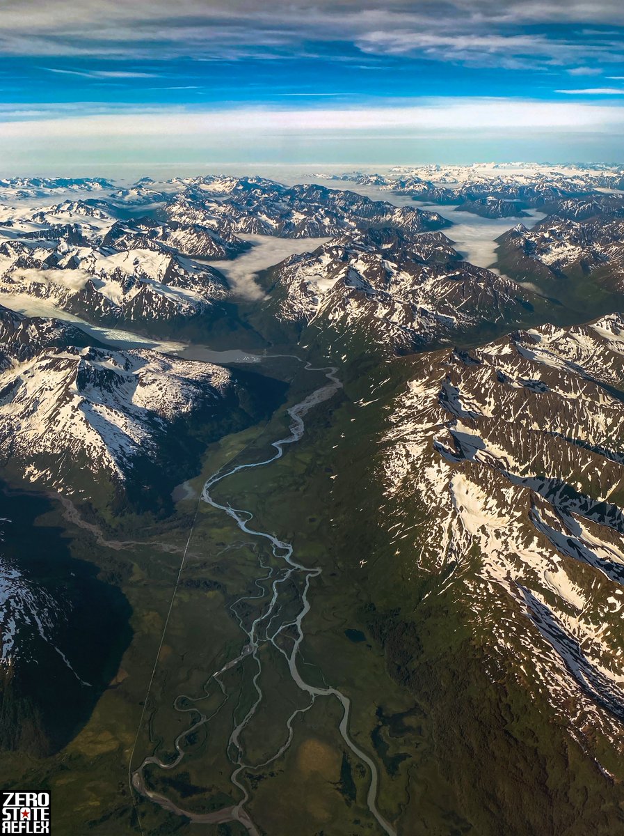ZeroStateReflex's tweet photo. Earthscape, somewhere over the PNW toward Alaska

#earthscape #pnw #photography https://t.co/zm5QdyeBt9