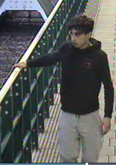 BTPCasey's tweet photo. Do you recognise these men?
 
Detectives investigating a sexual assault at Canons Park on 30 July are releasing these CCTV images in connection.

Anyone who recognises them is asked to contact BTP by texting 61016 or by calling 0800 40 50 40, quoting reference 81 of 30/07/2023. https://t.co/rIDNauKeIT