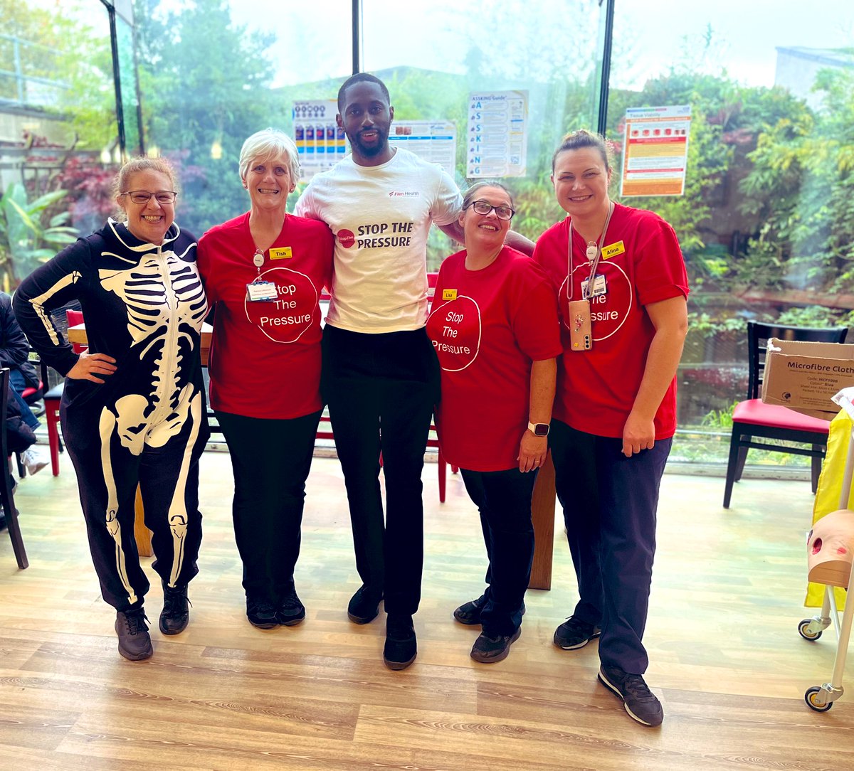 Zack_flenhealth's tweet photo. @FrimleyHealth’s Wexham Park Hospital have been great as ALWAYS! 😁 It’s been a fantastic day supporting #StopThePressure week. Engaging staff, patients and carers, to let them know that #EveryContactCounts! See you all next year! #Flaminal #FlamigelRT #IAmFlenHealth @FlenHealth https://t.co/xowuq4HxQC