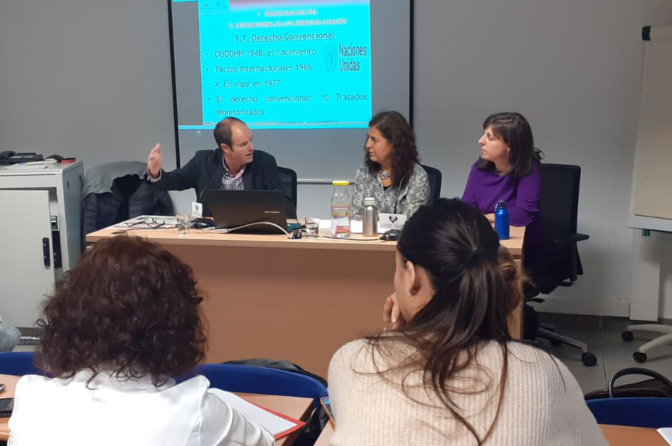 Primera mesa de las jornadas @aipaz_org Los derechos humanos y la paz: situación actual y perspectivas en el 75 aniversario de la Declaración Universal 👉 Jon Mirena Landa, @upvehu 👉Manuela Mesa Peinado, @CEIPAZ1 y @DemospazUAM 👉Arantza Acha, @UNetxea #DerechosHumanos