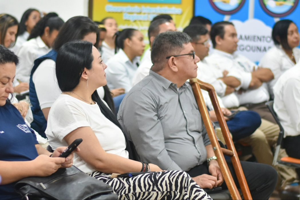 CaroCalleUNAD's tweet photo. Avanza el Despliegue Estratégico de la @unad_zcar con la reflexión rectoral por parte de nuestro Rector @jaimelealunad4 ✨️💬
"Estar para pertenecer, pertenecer para comprender, comprender para servir, servir para gestionar, gestionar para crear e  innovar".👏
#UNADEnTerritorio https://t.co/GH5phxqXHr