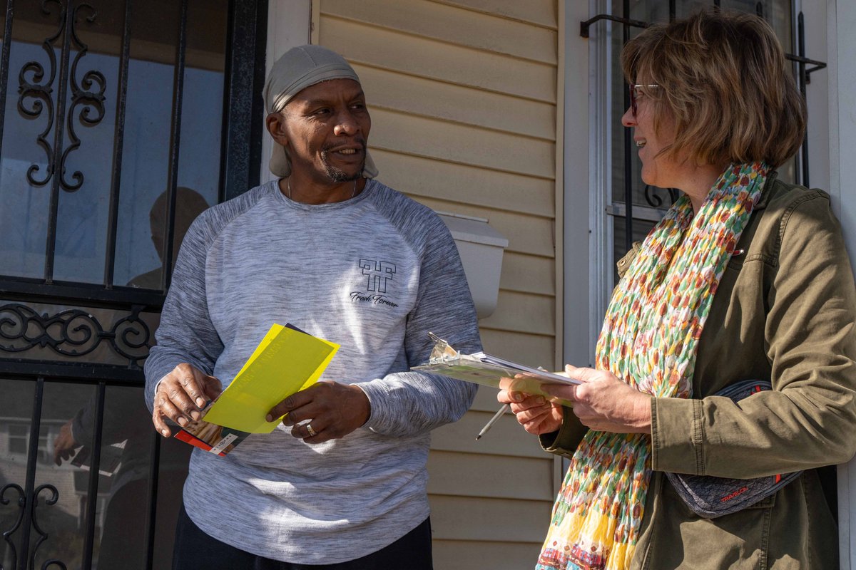 WisDems's tweet photo. #TBT Still thinking about how amazing our organizing team and volunteers are and how ready we are to bring a blue wave to Wisconsin in 2024. Shout out to @MKEDems for this great canvassing event during our #1Year2Win weekend! https://t.co/i653yYMxu2