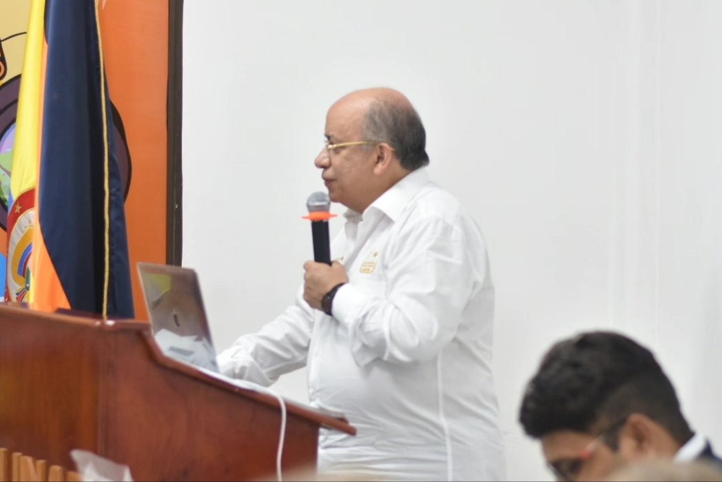 CaroCalleUNAD's tweet photo. Avanza el Despliegue Estratégico de la @unad_zcar con la reflexión rectoral por parte de nuestro Rector @jaimelealunad4 ✨️💬
"Estar para pertenecer, pertenecer para comprender, comprender para servir, servir para gestionar, gestionar para crear e  innovar".👏
#UNADEnTerritorio https://t.co/GH5phxqXHr