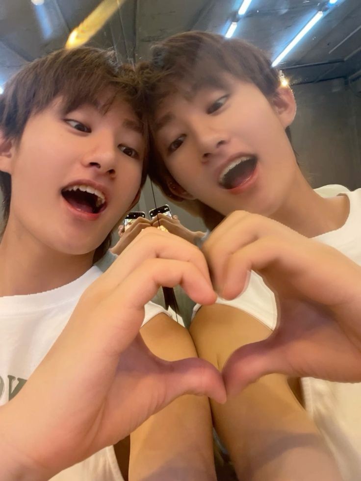luvzihao's tweet photo. re tarde pero feliz cumple haruto te amo mucho mucho y ojalá la pases muy lindo 💗
HAPPY HART DAY
#AlwaysInMyHart
#티오지하루토_생일축하해
#HAPPY_HARUTO_DAY #TOZ https://t.co/gdpe4KcCBo