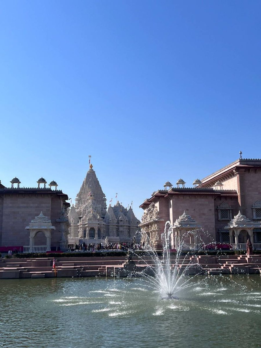 ramirezruby32's tweet image. Time is a gentle hand hidden in the darkness. When you are in a trance, things move around. Good morning