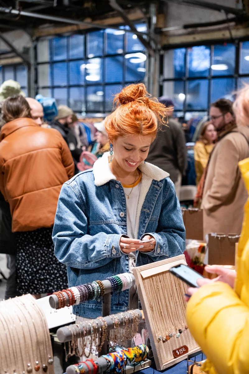 Catch the The Brighton Bazaar market tonight from 5-10pm! ✨

100+ local businesses will gather at @crspeedway in Brighton selling art, vinyl, vintage &amp; more! ☕️ 🎨 

charlesriverspeedway.com/events/brighto…