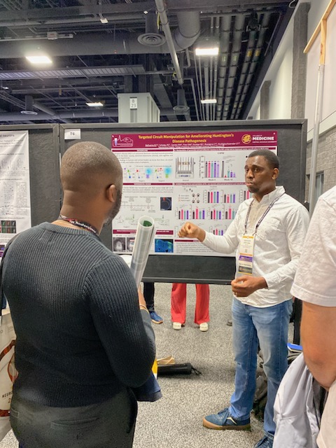 BiolumHub's tweet image. What a great meeting #SfN23! Thanks to @IkefuamaEben for sharing these photos from his poster presentation! 

Learn more at bioluminescencehub.org and reach out if you are ready to try #bioluminescent #optogenetic tools.