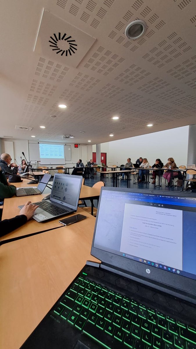 👥 Présent aujourd'hui au Conseil de Gestion de l'UFR ST de l'<a href="/Univ_Orleans/">Université d'Orléans</a> pour la liste "Active ton UFR". 

▶ Présentation du groupe de réflexion pédagogique
▶ Bilan de l'orga de l'UFR
▶ Vote des vacataires