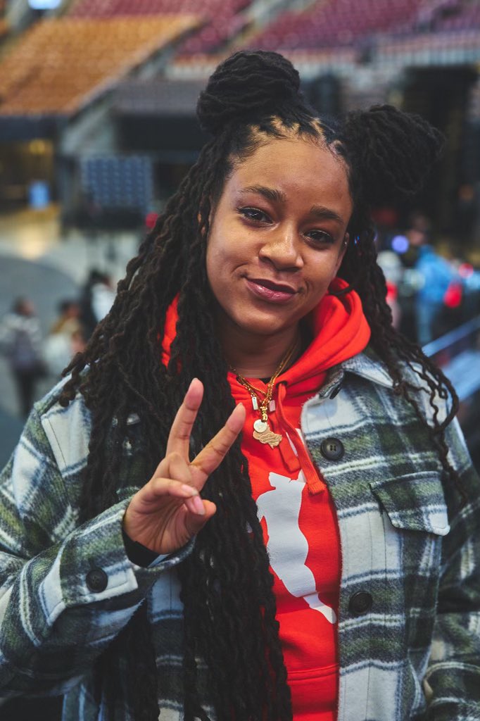 FindingKyky's tweet image. Big thank you to @TorontoUltra @Bell @RaptorsGC for an amazing night! Got to check out the @Raptors locker room!  Met up with @jamaalmagloire and @strizzzy to shoot some hoops on the court and play Call Of Duty on the Jumbotron! 

W event! // #BellGamingNight // #WeTheNorth